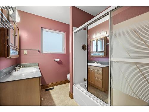 157 Tamarack Avenue, Kamloops, BC - Indoor Photo Showing Bathroom