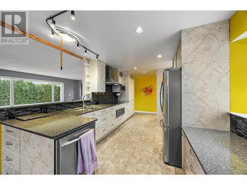 157 Tamarack Avenue, Kamloops, BC - Indoor Photo Showing Kitchen