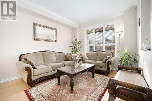 87 Gleeson Way, Ottawa, ON - Indoor Photo Showing Living Room