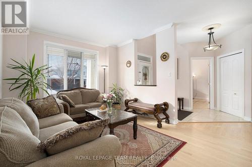 87 Gleeson Way, Ottawa, ON - Indoor Photo Showing Living Room