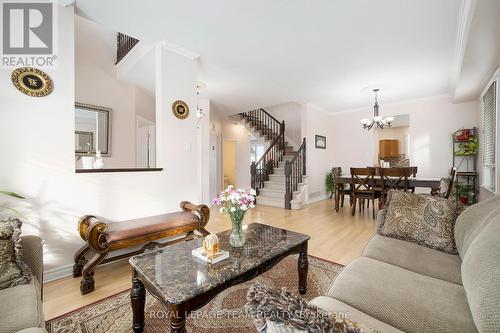 87 Gleeson Way, Ottawa, ON - Indoor Photo Showing Living Room