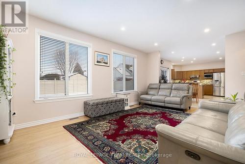 87 Gleeson Way, Ottawa, ON - Indoor Photo Showing Living Room