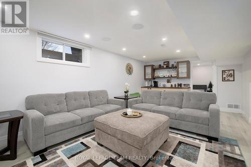 87 Gleeson Way, Ottawa, ON - Indoor Photo Showing Living Room