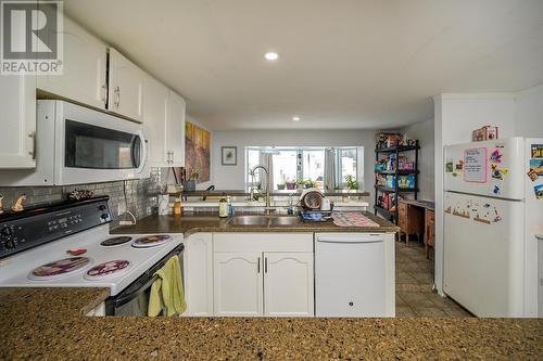 147 5130 North Nech Road, Prince George, BC - Indoor Photo Showing Kitchen With Double Sink