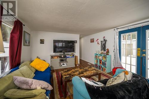 147 5130 North Nech Road, Prince George, BC - Indoor Photo Showing Living Room