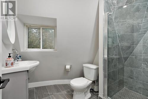 47 Campbell Avenue, Oro-Medonte, ON - Indoor Photo Showing Bathroom