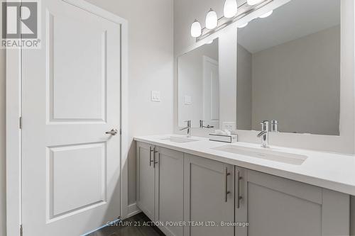 203 Joshua Street, Ottawa, ON - Indoor Photo Showing Bathroom