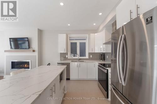 203 Joshua Street, Ottawa, ON - Indoor Photo Showing Kitchen With Upgraded Kitchen