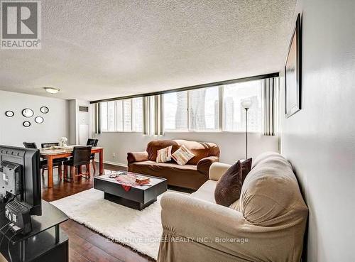 3695 Kaneff Crescent, Mississauga, ON - Indoor Photo Showing Living Room