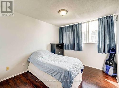 3695 Kaneff Crescent, Mississauga, ON - Indoor Photo Showing Bedroom