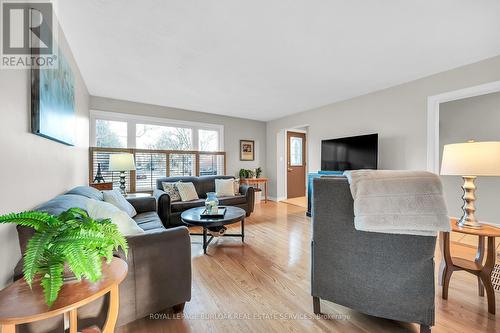 2398 Maryvale Court, Burlington, ON - Indoor Photo Showing Living Room