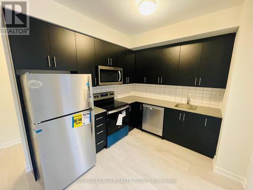 33 - 3546 Colonial Drive, Mississauga, ON - Indoor Photo Showing Kitchen