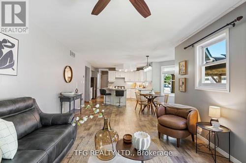 40 1/2 Riverview Road, Kawartha Lakes (Lindsay), ON - Indoor Photo Showing Living Room