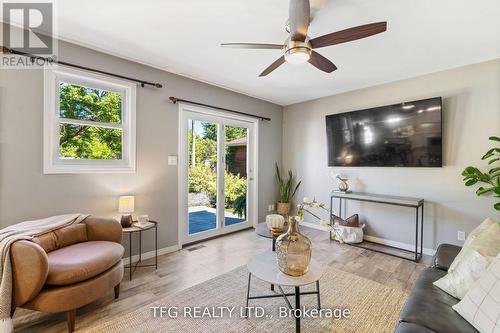 40 1/2 Riverview Road, Kawartha Lakes (Lindsay), ON - Indoor Photo Showing Living Room