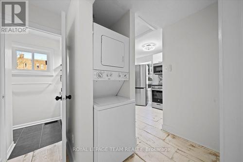 2 - 135 Upper Lorne Place, Ottawa, ON - Indoor Photo Showing Laundry Room