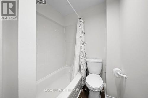 2 - 135 Upper Lorne Place, Ottawa, ON - Indoor Photo Showing Bathroom