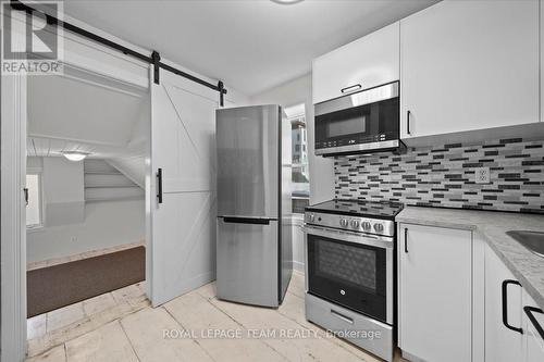 2 - 135 Upper Lorne Place, Ottawa, ON - Indoor Photo Showing Kitchen