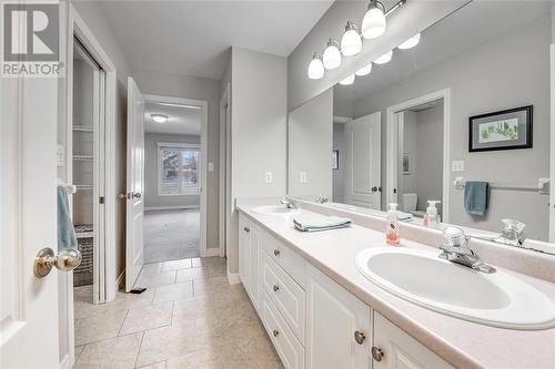 507 Louisa Street Unit# B, Point Edward, ON - Indoor Photo Showing Bathroom