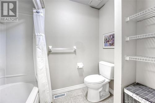 507 Louisa Street Unit# B, Point Edward, ON - Indoor Photo Showing Bathroom