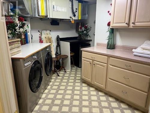 711 Bay St # 801, Sault Ste Marie, ON - Indoor Photo Showing Laundry Room