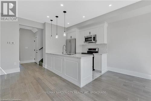 86 Beland Avenue N, Hamilton (Mcquesten), ON - Indoor Photo Showing Kitchen