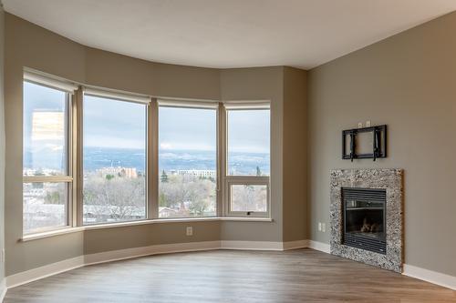 708-1160 Bernard Avenue, Kelowna, BC - Indoor Photo Showing Living Room With Fireplace