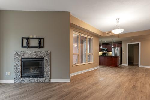 708-1160 Bernard Avenue, Kelowna, BC - Indoor Photo Showing Living Room With Fireplace