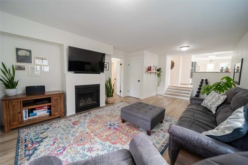 805 31St Avenue, Cranbrook, BC - Indoor Photo Showing Living Room With Fireplace