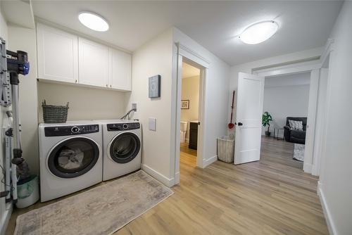 805 31St Avenue, Cranbrook, BC - Indoor Photo Showing Laundry Room