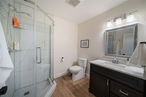 805 31St Avenue, Cranbrook, BC - Indoor Photo Showing Bathroom