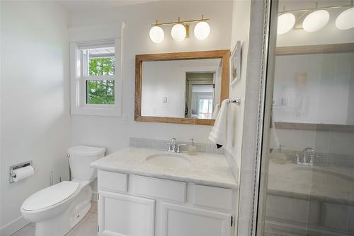 805 31St Avenue, Cranbrook, BC - Indoor Photo Showing Bathroom