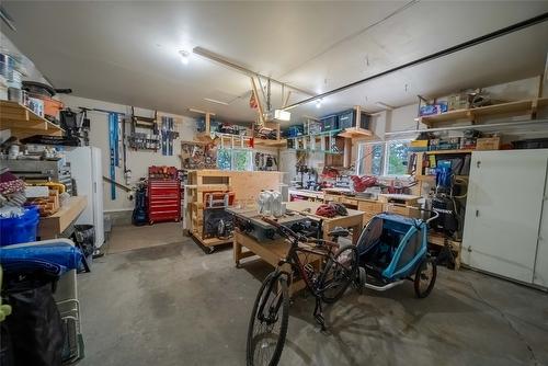 805 31St Avenue, Cranbrook, BC - Indoor Photo Showing Garage