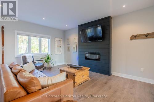 12 Reids Ridge, Oro-Medonte (Moonstone), ON - Indoor Photo Showing Living Room With Fireplace