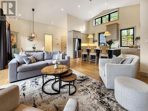 108 Highland Drive, West Grey, ON - Indoor Photo Showing Living Room