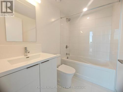 3703 - 238 Simcoe Street, Toronto, ON - Indoor Photo Showing Bathroom