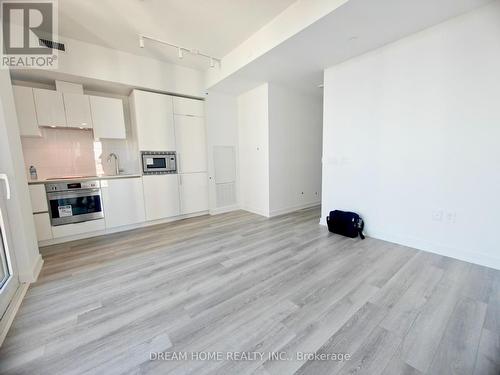 3703 - 238 Simcoe Street, Toronto, ON - Indoor Photo Showing Kitchen