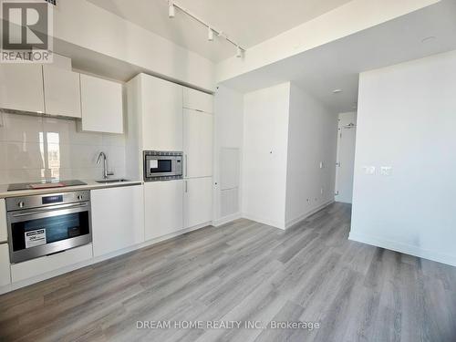 3703 - 238 Simcoe Street, Toronto, ON - Indoor Photo Showing Kitchen