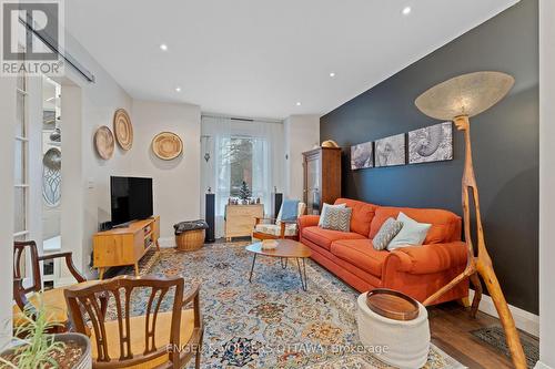 168 Stewart Street, Ottawa, ON - Indoor Photo Showing Living Room