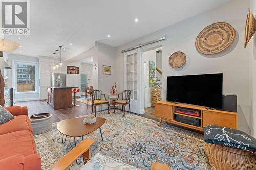 168 Stewart Street, Ottawa, ON - Indoor Photo Showing Living Room