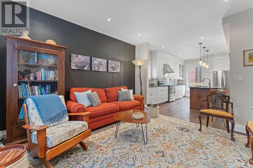 168 Stewart Street, Ottawa, ON - Indoor Photo Showing Living Room