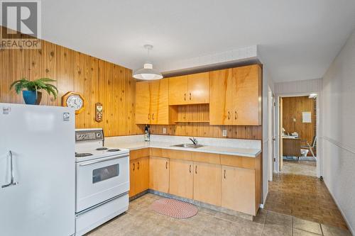 3620 Webber Road, West Kelowna, BC - Indoor Photo Showing Kitchen