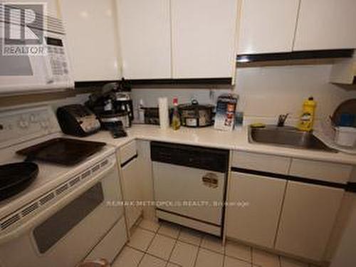 503 - 7 Carlton Street, Toronto, ON - Indoor Photo Showing Kitchen