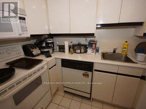 503 - 7 Carlton Street, Toronto, ON - Indoor Photo Showing Kitchen