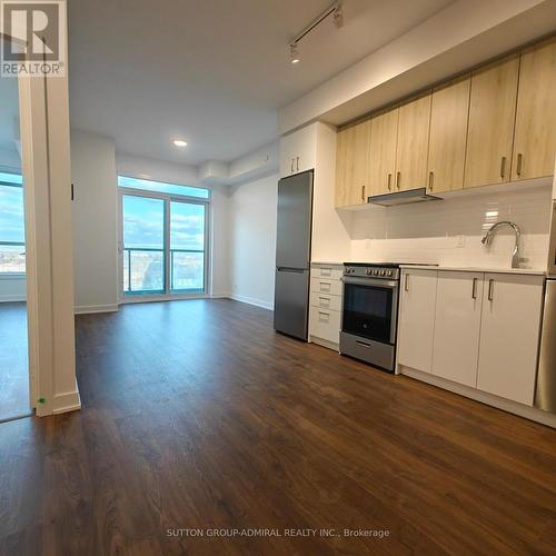 909 - 50 Upper Mall Way, Vaughan, ON - Indoor Photo Showing Kitchen