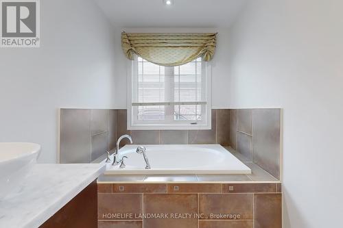 40 Spring Farm Road, Aurora, ON - Indoor Photo Showing Bathroom