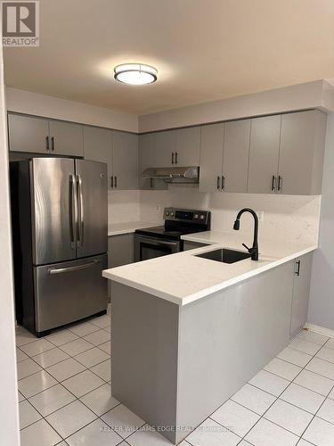 90 Peace Valley Crescent N, Brampton, ON - Indoor Photo Showing Kitchen