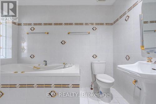 208 Lake Promenade, Toronto, ON - Indoor Photo Showing Bathroom