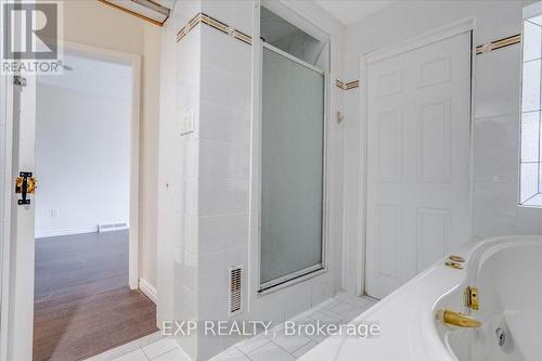 208 Lake Promenade, Toronto, ON - Indoor Photo Showing Bathroom