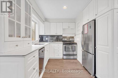 208 Lake Promenade, Toronto, ON - Indoor Photo Showing Kitchen