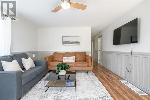 166 Stirling Street, Lakeshore, ON - Indoor Photo Showing Living Room